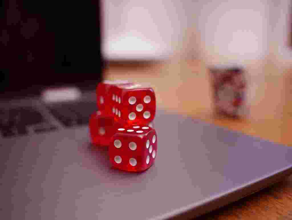 Benefits of Playing at Online Casinos