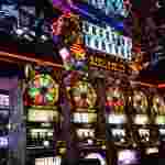 How do locked symbols remain throughout online slot bonus features?