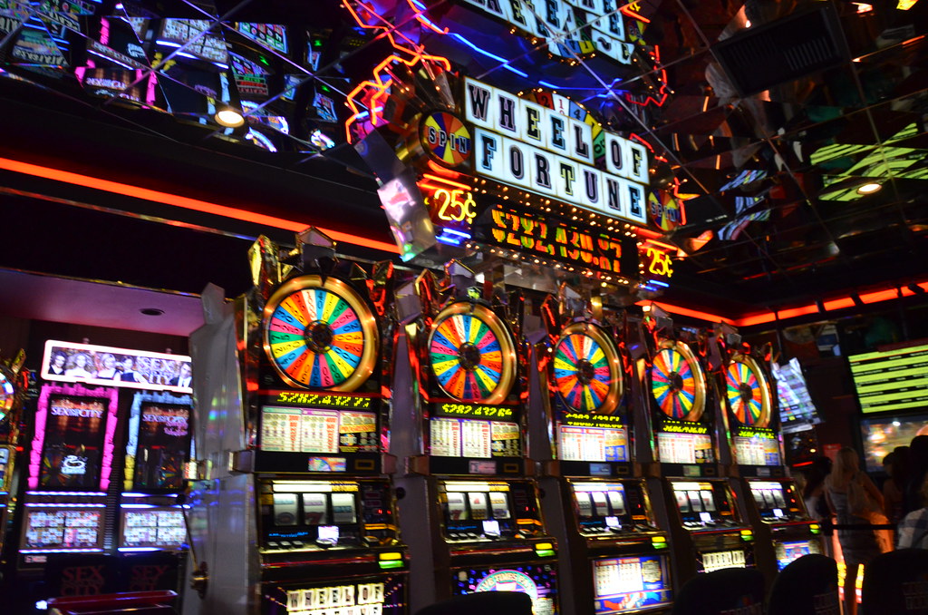 How do locked symbols remain throughout online slot bonus features?